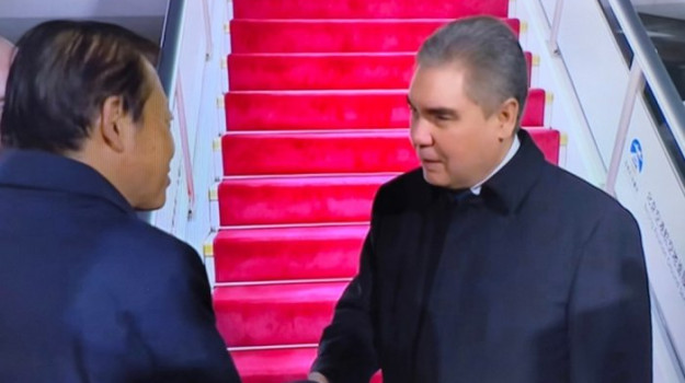 Gurbanguly Berdimuhamedov Arrives in China on Friendly Visit