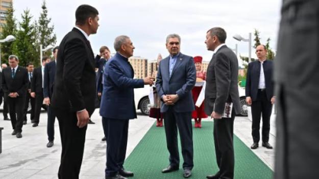 Rustam Minnihanow we Gurbanguly Berdimuhamedow «Kazan» halkara atçylyk-sport toplumyna baryp gördüler